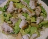 A picture of step 6 of Chicken, Mushroom, and Avocado Sincronizadas.