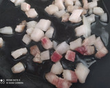 Foto del paso 2 de la receta: Tortilla de alubias, butifarra negra y tocino
