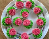 A picture of step 7 of Christmas Wreath Cupcakes.