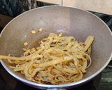A picture of step 4 of Aglio e olio fettuccine.