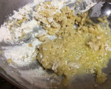 Foto del paso 2 de la receta: Croquetas con merluza rebozada, atún en aceite y huevo duro