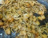 Foto del paso 2 de la receta: Patatas arrieras con gambas y gulas