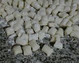 Foto del paso 1 de la receta: Ñoquis de papa con salsa de tomate c/albóndigas