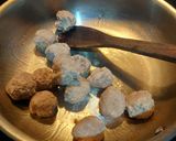 Foto langkah ke 4 dari resep Bola-Bola Opor Ayam.