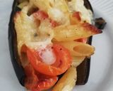 Foto del passaggio 5 della ricetta Barchette di melanzane ripiene con mezze penne e pecorino