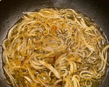 Foto del paso 3 de la receta: Cebolla caramelizada 🧅