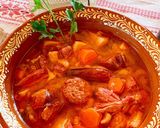 Sparhelten, cserépedényben főtt babgulyás füstölt csülökkel.....házi barackpálinkával😉 recept fázis 7 fotója
