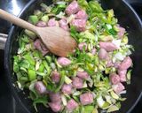 A picture of step 4 of Cheesy sausage & veg pasta.