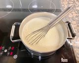 A picture of step 4 of Cake Filled with Special Christmas Cream.