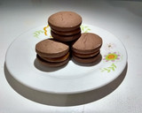 Foto del paso 4 de la receta: Alfajores de maicena de chocolate, veganos, sin azúcar, sin tacc