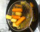 Foto del paso 9 de la receta: Escalopas de lomo con pimientos, queso y guarnición de verdura confitada