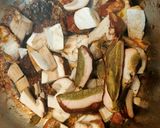 Une image de l'étape 3 de Côtes de porc, champignons, pommes de terre et carottes à la NUTRICOOK.