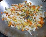 Foto langkah ke 2 dari resep Mie telur goreng simple.