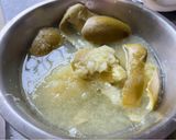 A picture of step 1 of Raw mango ice ream lolly.