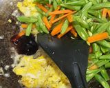 Foto langkah ke 3 dari resep Orak Arik Telur Buncis Wortel.