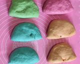 Foto langkah ke 2 dari resep Sandwich Rainbow Bagels.