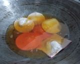 Foto langkah ke 13 dari resep Cireng Merah Putih🇮🇩 Isi Kornet-Sosis Pedas.