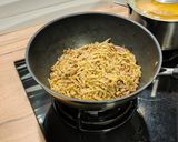 Foto del paso 6 de la receta: Taquitos de cerdo con fideos en emulsión de mostaza y crema de pistacho