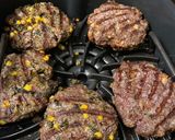 A picture of step 3 of Spinach and corn meatloaf hamburgers.