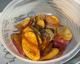 Une image de l'étape 2 de Pommes de terre rouges grillées aux épices et origan.