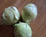 A picture of step 1 of Kohlrabi salad (healthy salad).
