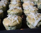 Medvehagymás sajtos pogácsa recept fázis 4 fotója
