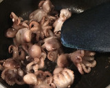 Foto del paso 8 de la receta: Pulpitos salteados con puré de ajos y concasé de tomate
