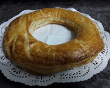 Foto del paso 6 de la receta: Roscón de Reyes de hojaldre relleno con crema de almendras