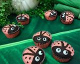 Foto langkah ke 11 dari resep Ladybugs CupCake.