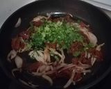 Foto del paso 2 de la receta: Merluza con tomates secos