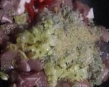 Hình bước làm 3 của món Thịt heo kho sả ruốc