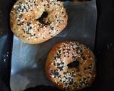 Foto langkah ke 10 dari resep Whole Wheat Sourdough Bagel.