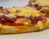 Foto del paso 4 de la receta: Pizza de jamón serrano con pan de molde