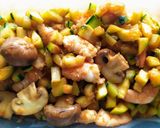 Foto del paso 6 de la receta: Nidos de calabacín, portobello y langostinos