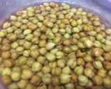 A picture of step 1 of Kala Chana Sundal.