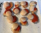 Une image de l'étape 1 de Noix de saint Jacques avec corail marinées à la plancha.