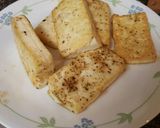 A picture of step 1 of Tofu mushroom marsala.