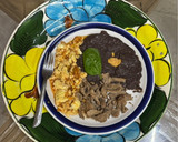 Foto del paso 8 de la receta: Huevos Revueltos, Bistec y Frijoles Negros Refritos