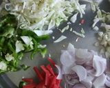A picture of step 4 of Chinesse Hakka Noodles.