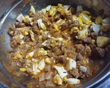 Foto del paso 2 de la receta: Bombitas de papa rellenas con carne y queso