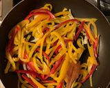 Foto del paso 2 de la receta: Salchichas con pimientosDesayuno KETO fácil