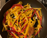 Foto del paso 2 de la receta: Salchichas con pimientosDesayuno KETO fácil