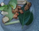 Foto langkah ke 1 dari resep Ingkung Ayam Tanpa Santan.