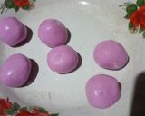 Foto langkah ke 2 dari resep Klepon buah naga.