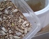 Foto del paso 3 de la receta: 💞Budín de harina integral y semillas