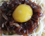 Foto del paso 10 de la receta: Espaguetis con cebolla caramelizada y yema curada