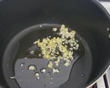 A picture of step 3 of Stir fry chicken spegettis.