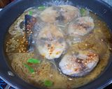 Hình bước làm 2 của món Cá ngừ kho dưa cải
