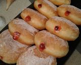 Foto langkah ke 6 dari resep Donat Isi...(Vla, Strawbery, Choco).