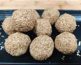 तिल गुड़ के लड्डू (Til-Gud Ladoo recipe in Hindi) रेसिपी चरण 5 फोटो